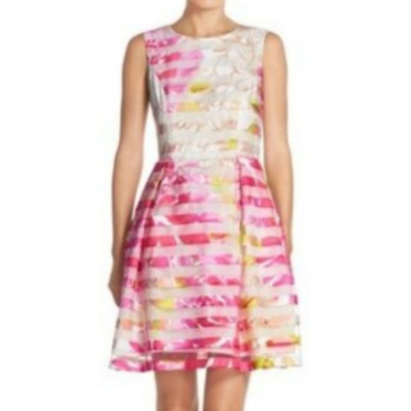 Vince Camuto Dresses & Skirts - VINCE CAMUTO Size 2 Pink Floral Organza Dress